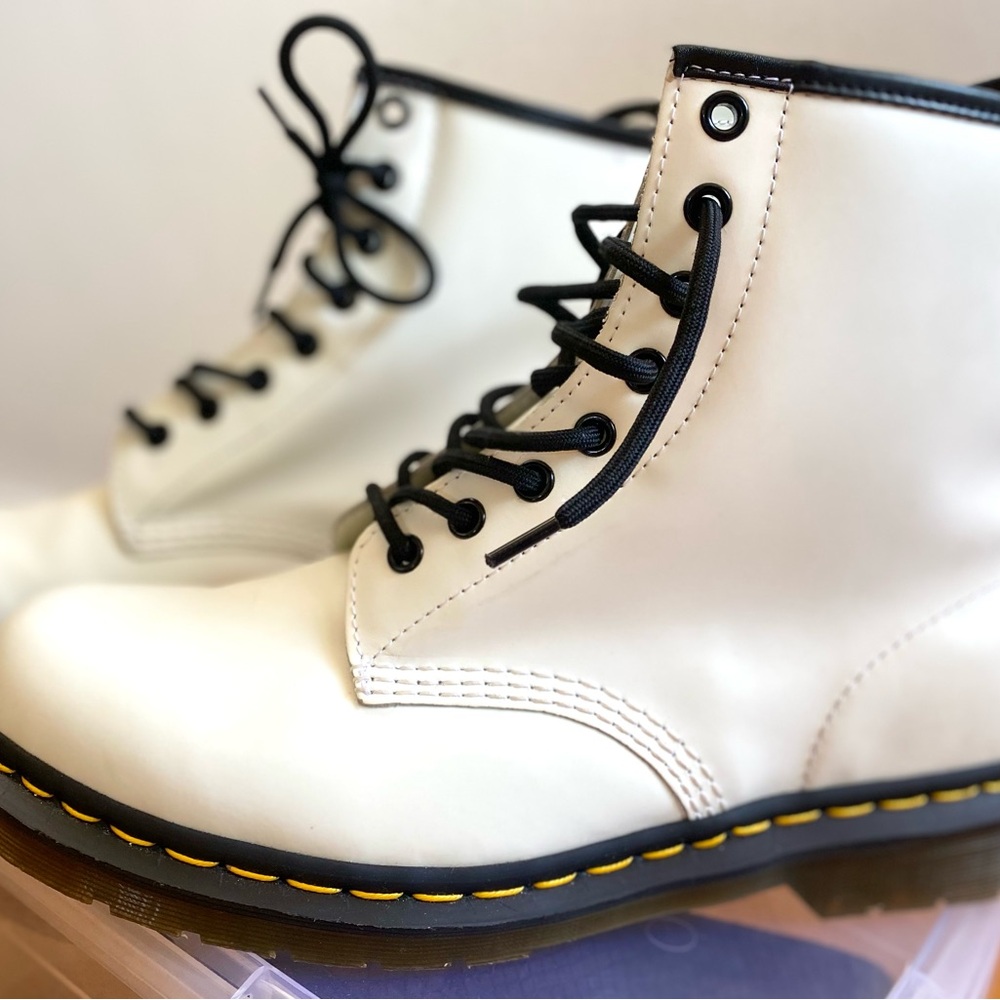 Dr. Martens Airwair Bouncing Soles, White, Smooth Leather - Picture 8 of 8